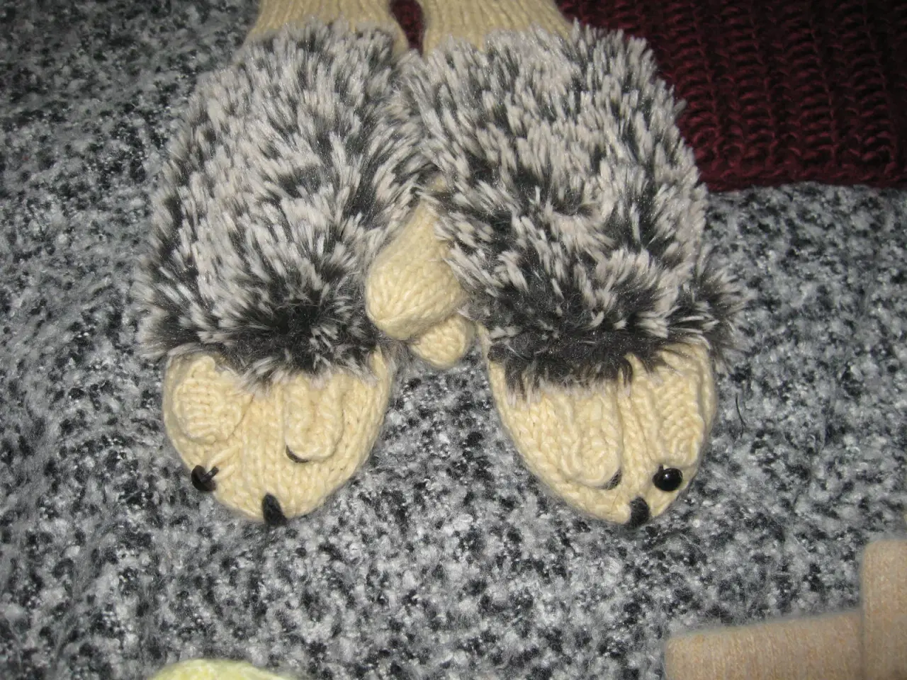 Billede 1 - Halstørklæde, huer og vanter