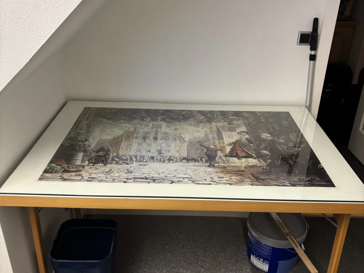 Billede 1 - Skrivebord med Otto Frello plakat og glasplade