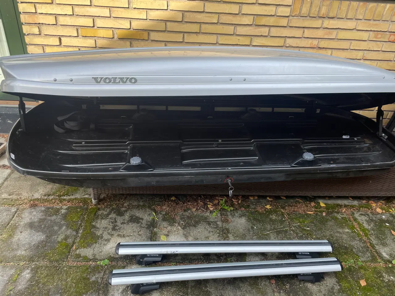 Billede 2 - Tagboks 210 cm. med bøjler der passer til Toyota 