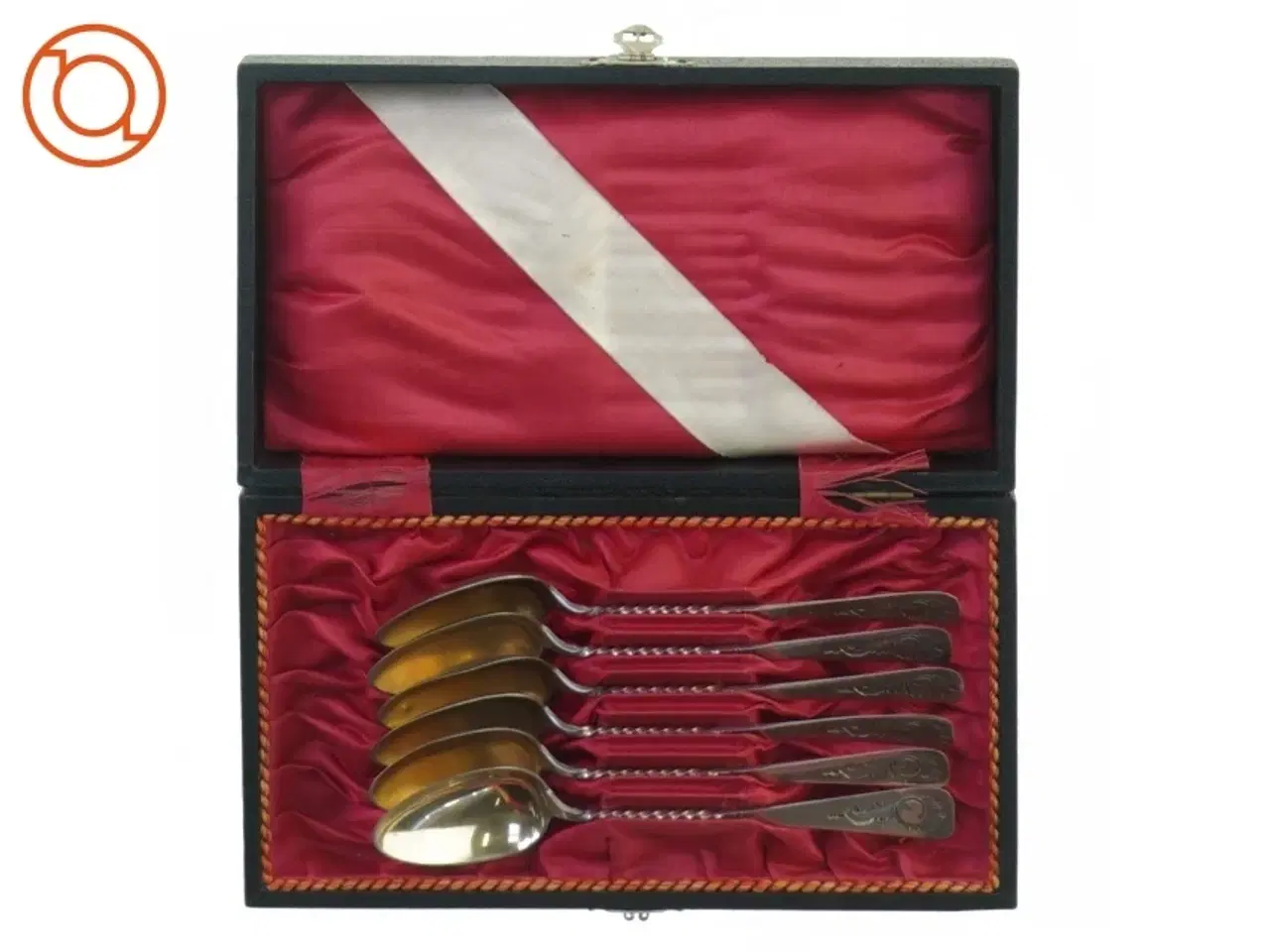 Billede 1 - 6 teskeer dateret 1898, i fin æske, indgraveret mønster på skaftet. (Æske 17 x 9 cm.)