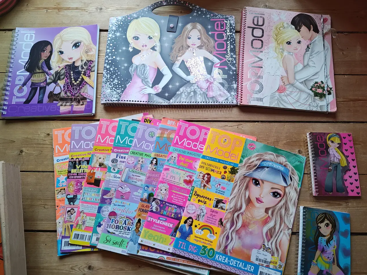 Billede 1 - Top Model Bøger Blade