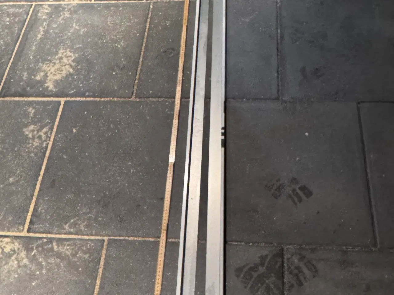 Billede 1 - Isolering, alu profiler, skruer