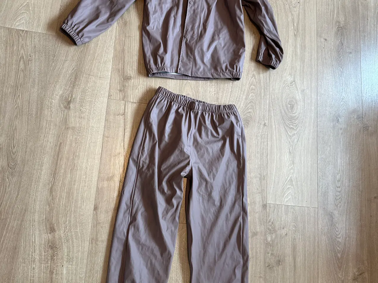 Billede 3 - Regntøj str 146