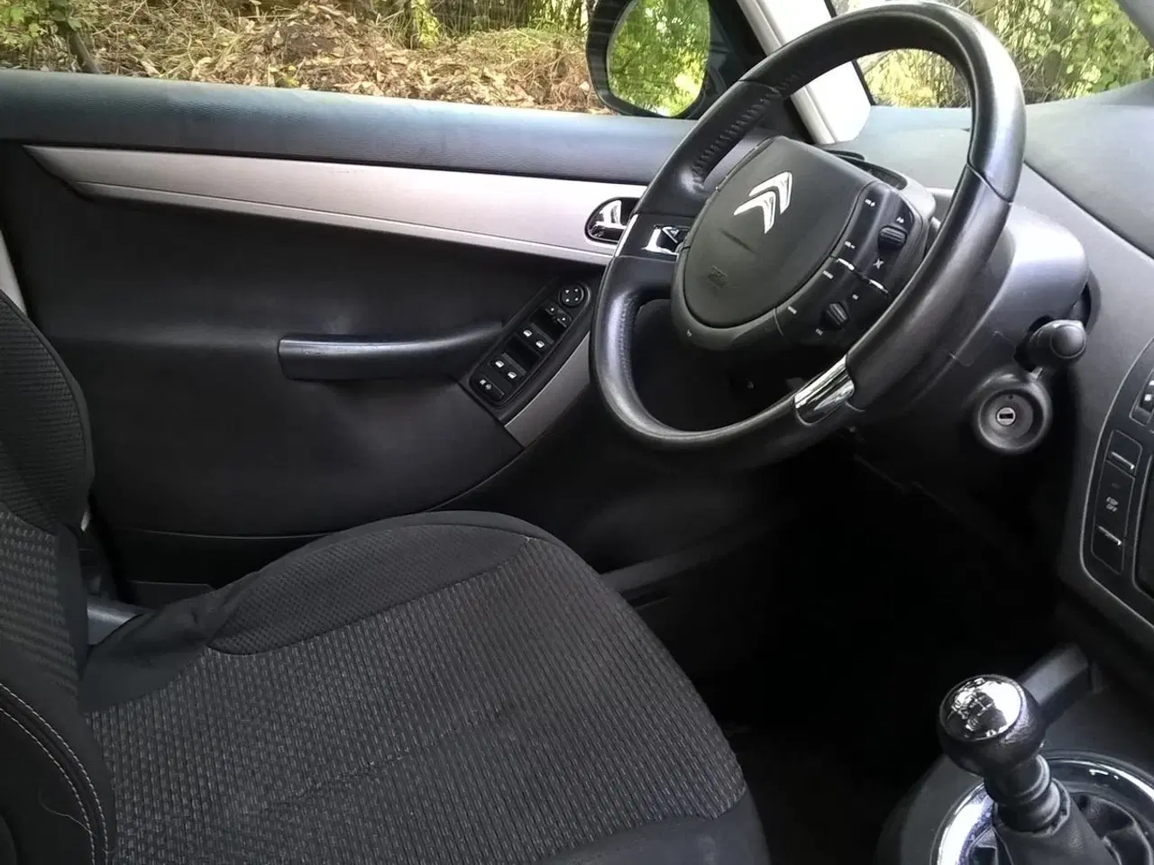 Billede 5 - Økonomisk rummelig familiebil