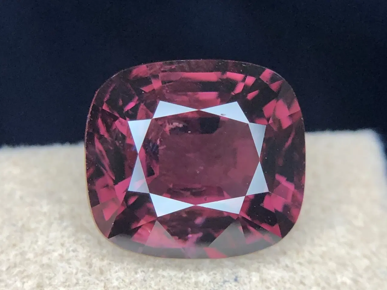 Billede 2 -  Rød, Lilla Spinel - 7.34 ct