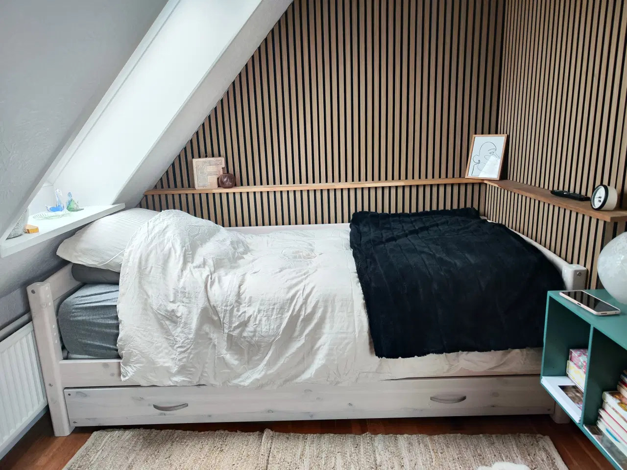 Billede 1 - Seng med udtræks madras sælges 