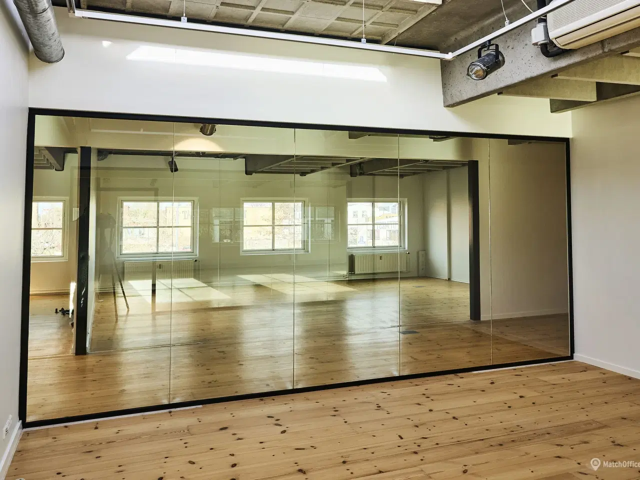 Billede 10 - Attraktive lejevilkår og rå rammer