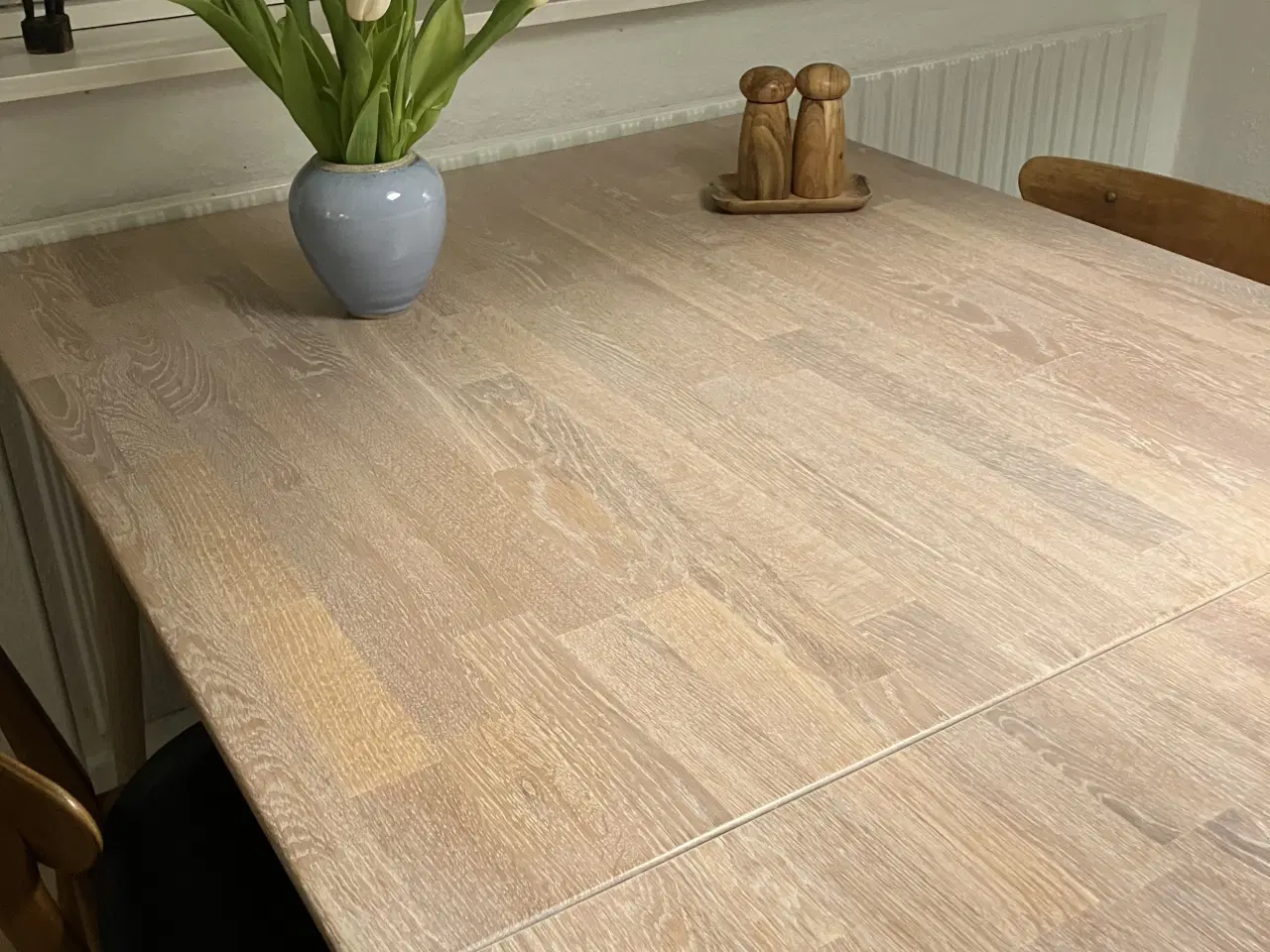 Billede 2 - Spisebord i massivt egetræ, med sommerfugle udtræk