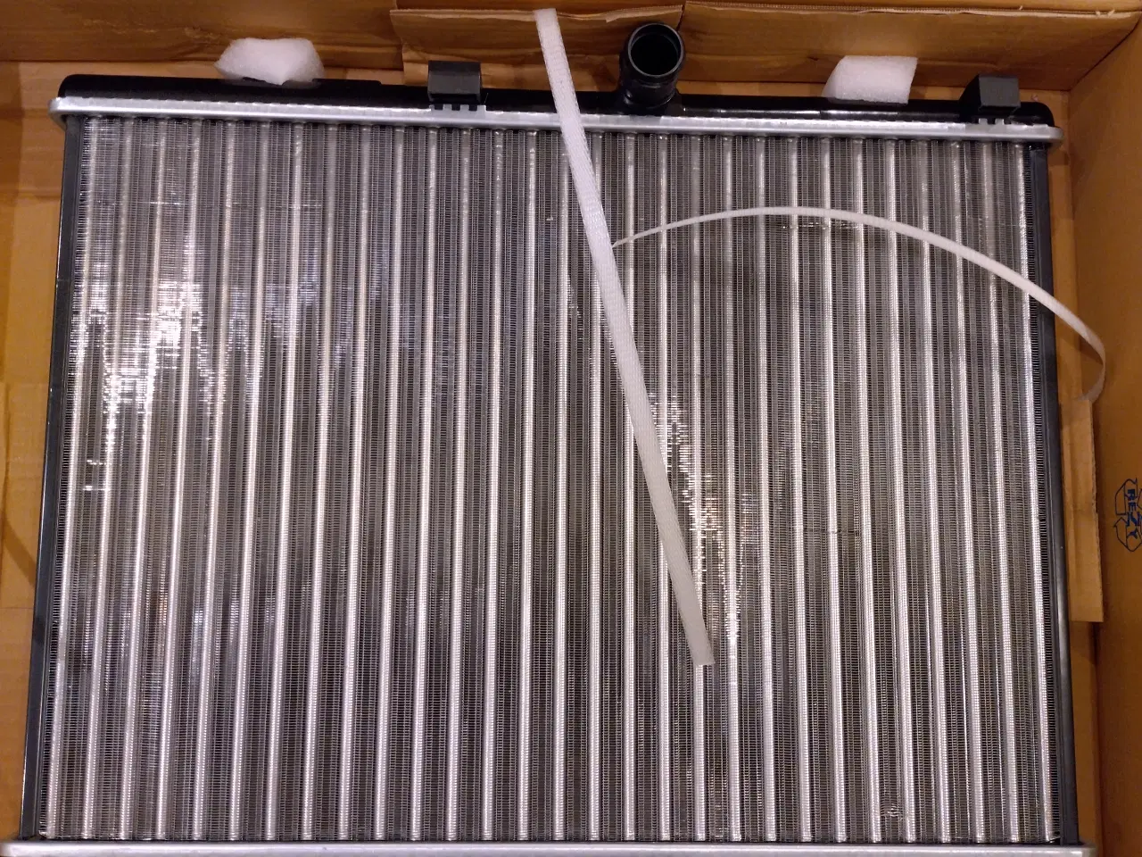 Billede 1 - Køler til Citroen og Peugeot. Ny aldrig brugt.