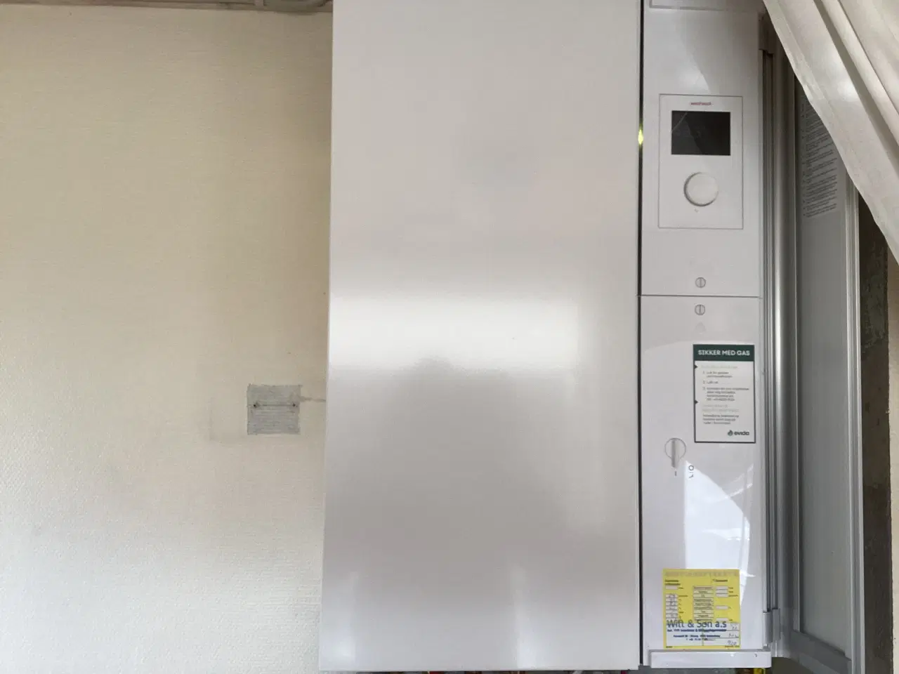 Billede 1 - Weishaupt gaskedel med ekstern varmtvandsbeholder.