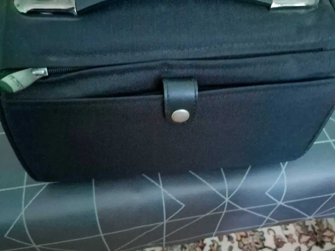 Billede 2 - Makeup kuffert i sort 