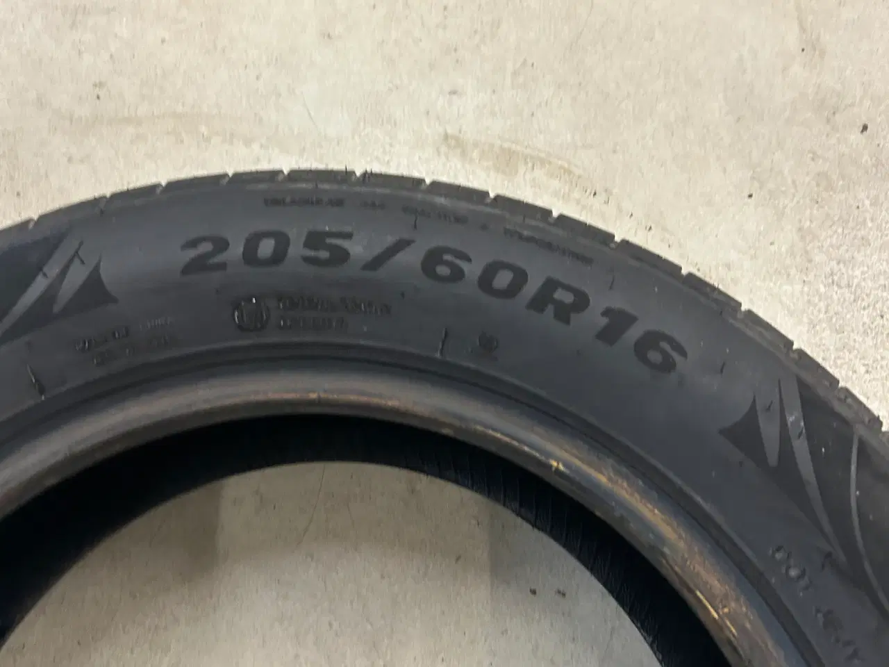 Billede 9 - 4 205 /60/16 sommerdæk købt 2025 kørt 5000 km