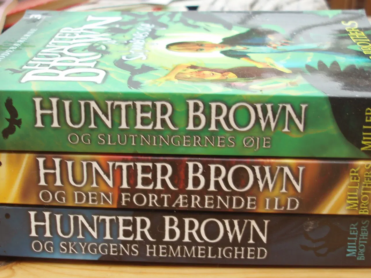 Billede 2 - Kodebærerne; Hunter Brown 1+2+3 af Miller Brothers