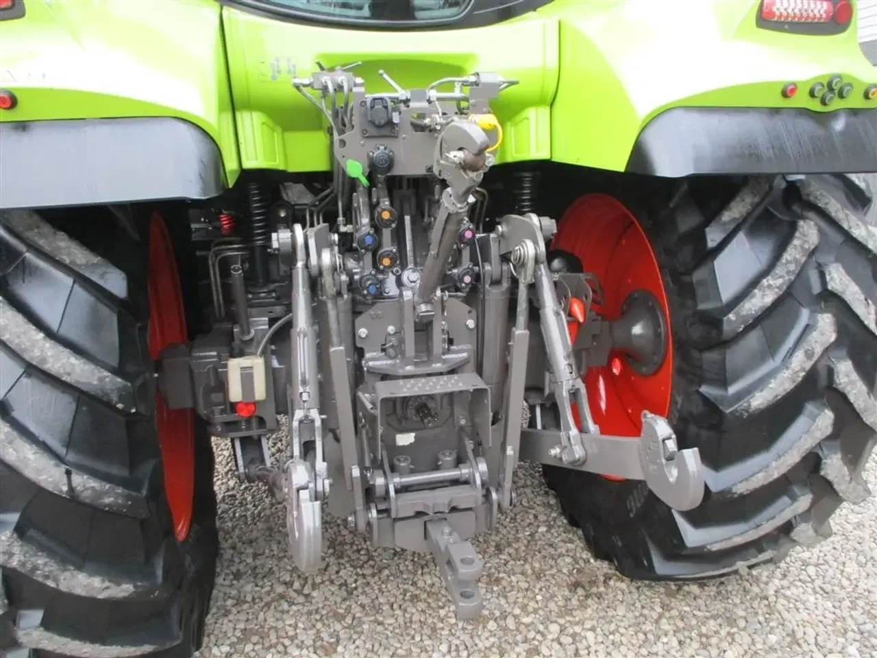 Billede 5 - CLAAS ARION 550 C-matic med frontlift, affjedret foraksel og affjedret kabine.