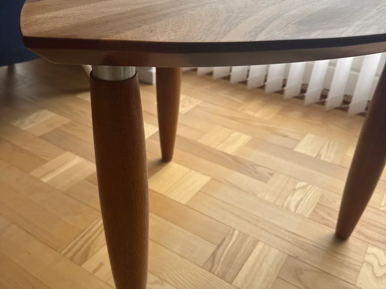 Billede 2 - Lille bord i kirsebærtræ sælges 