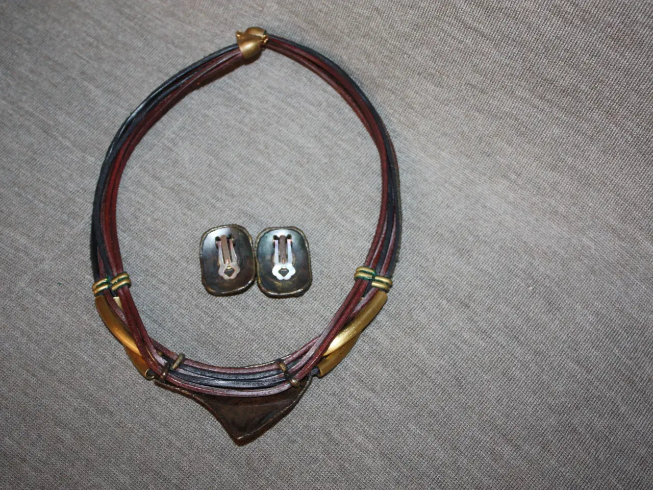Billede 4 - Halskæde med Øreclips leather og metal