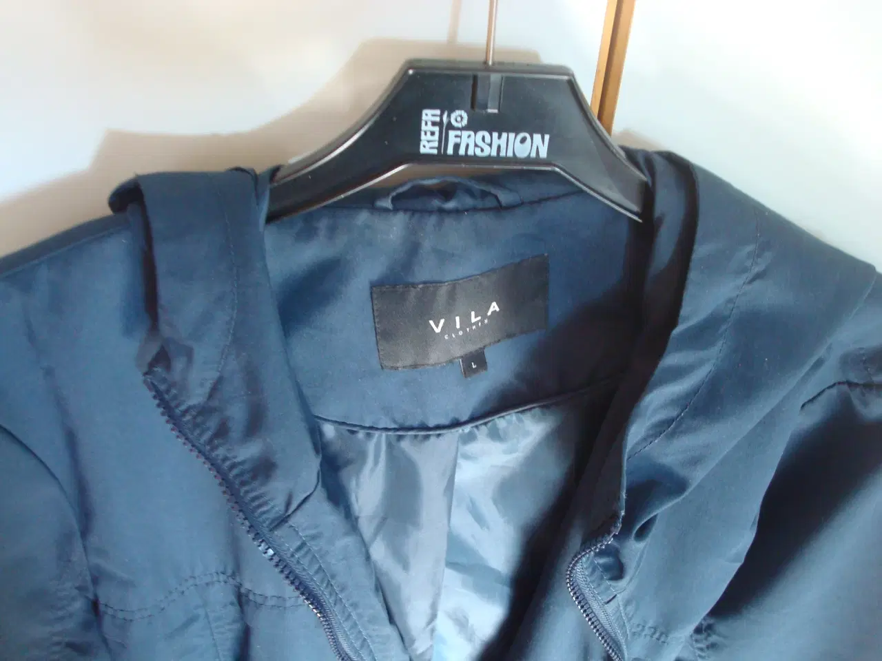 Billede 2 - Sommer jakke Vila str. L blå kun brugt 2 gange