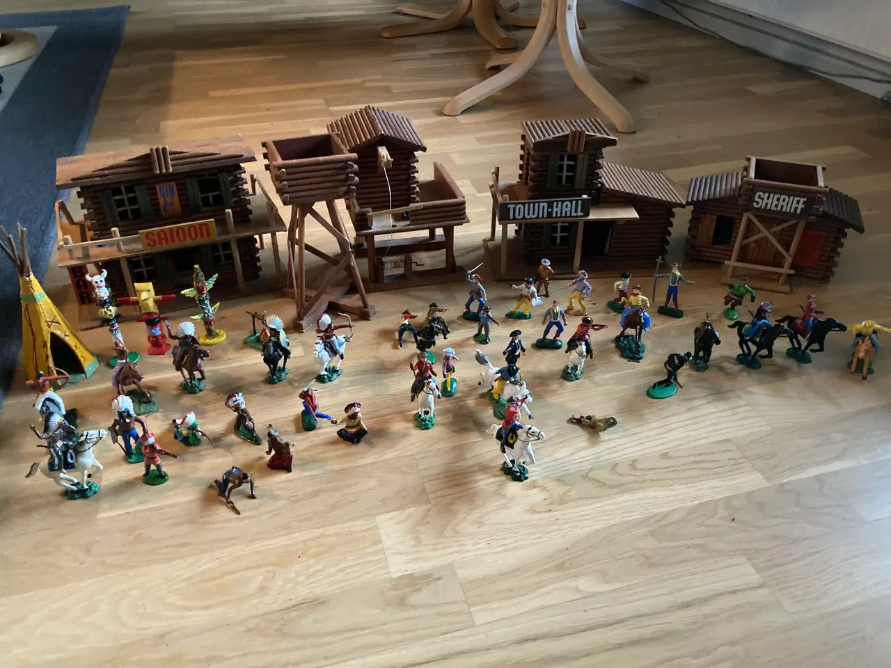 Billede 4 - Cowboyfort med cowboys og indianer