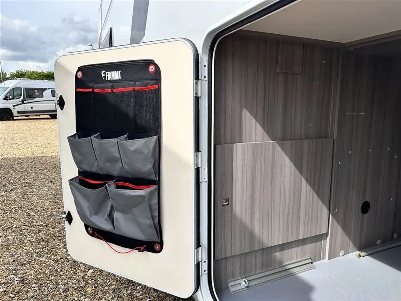 Billede 11 - 2022 - Hobby Ontour Edition V65 GE   Super velholdt enkeltsenges camper
