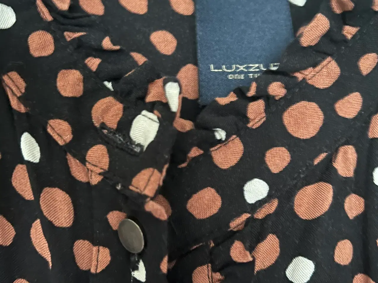 Billede 3 - One two Luxzuz skjorte str 42