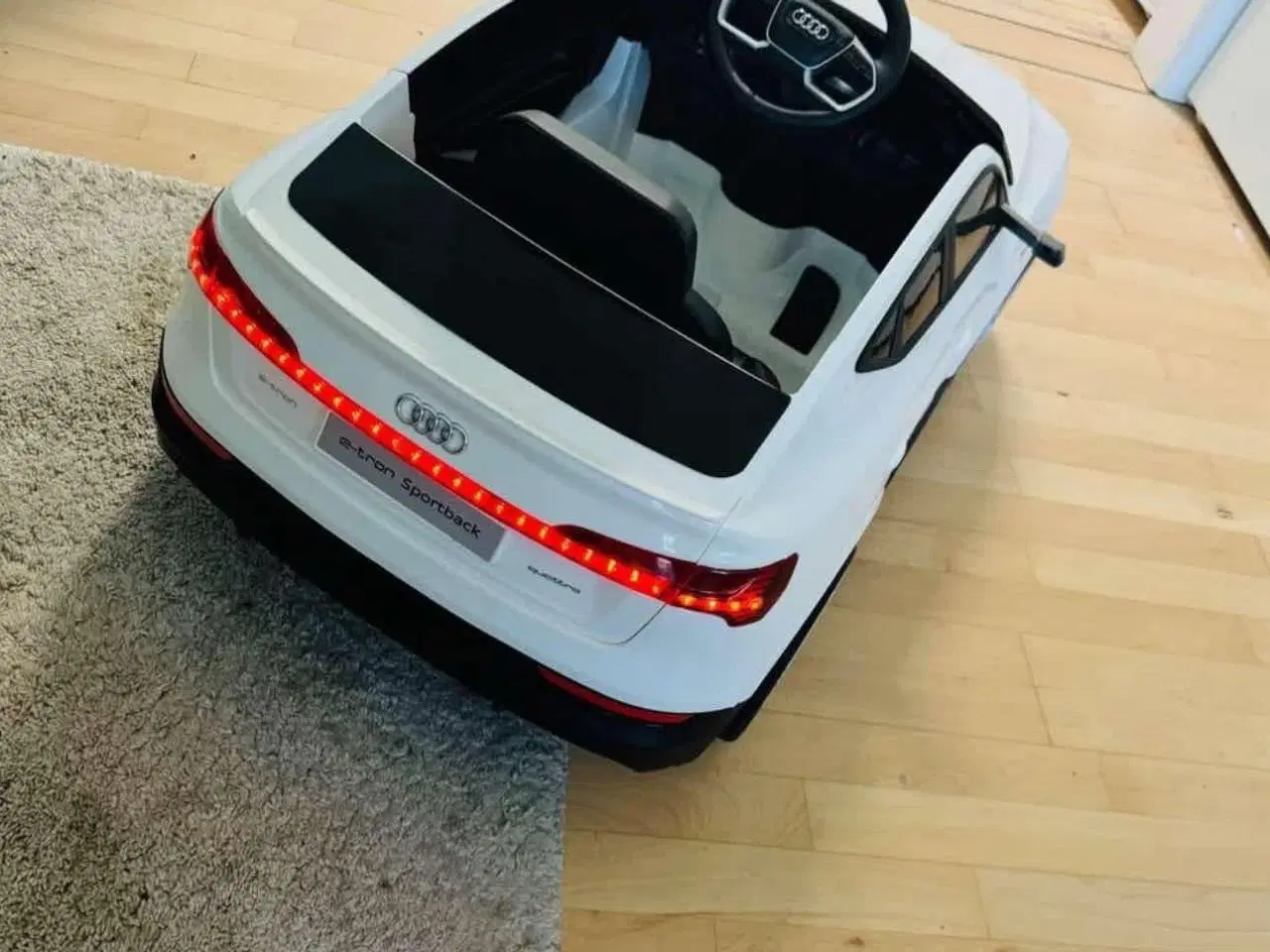 Billede 2 - Audi e-tron elbil til børn