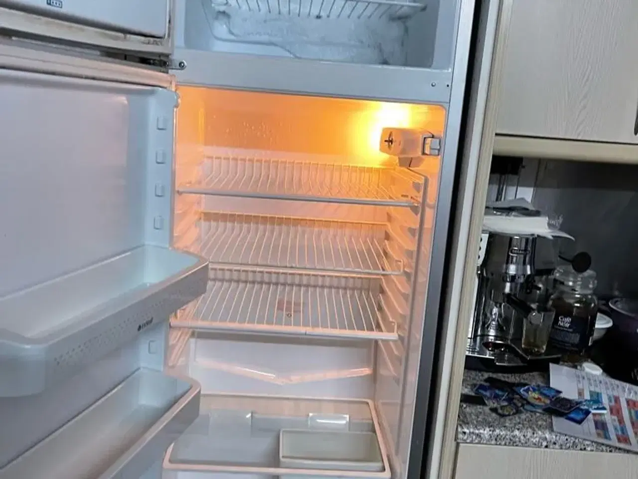 Billede 1 - Indesit Køleskab med fryserum