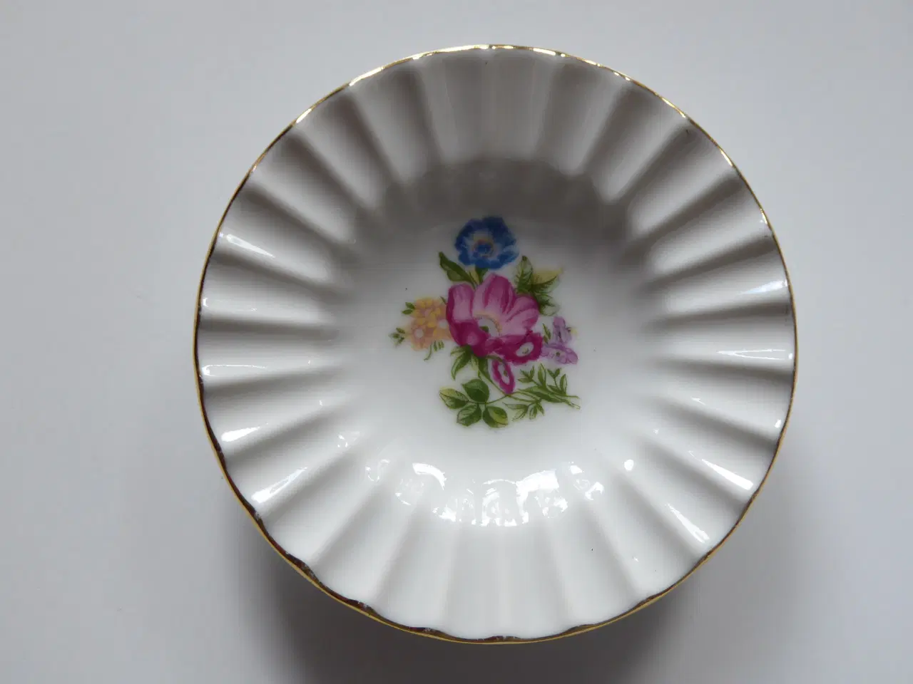 Billede 3 - Guld-staffeleret askebæger fra Lyngby Porcelæn