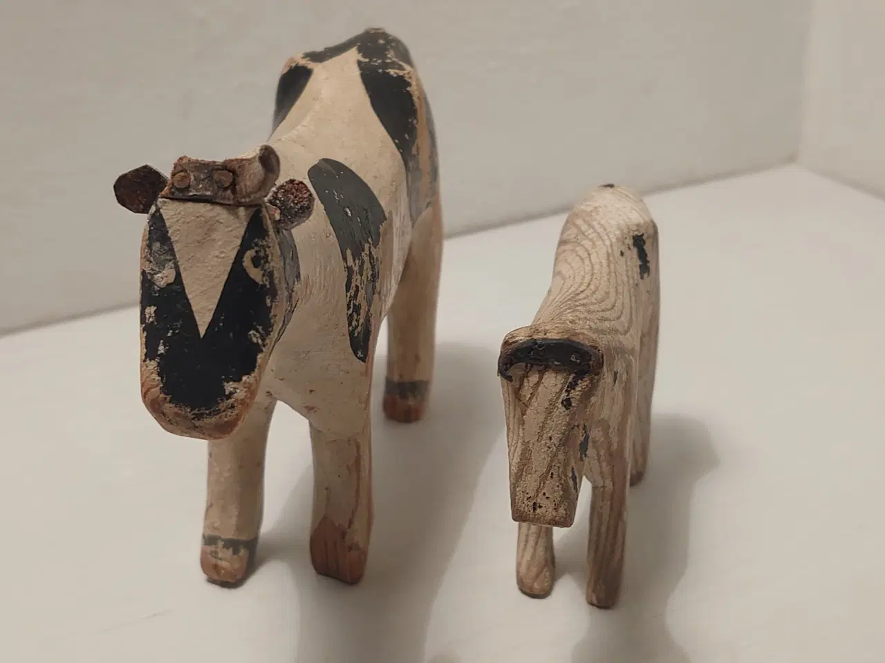 Billede 3 - Fængselslegetøj: Ko og kalv i træ.