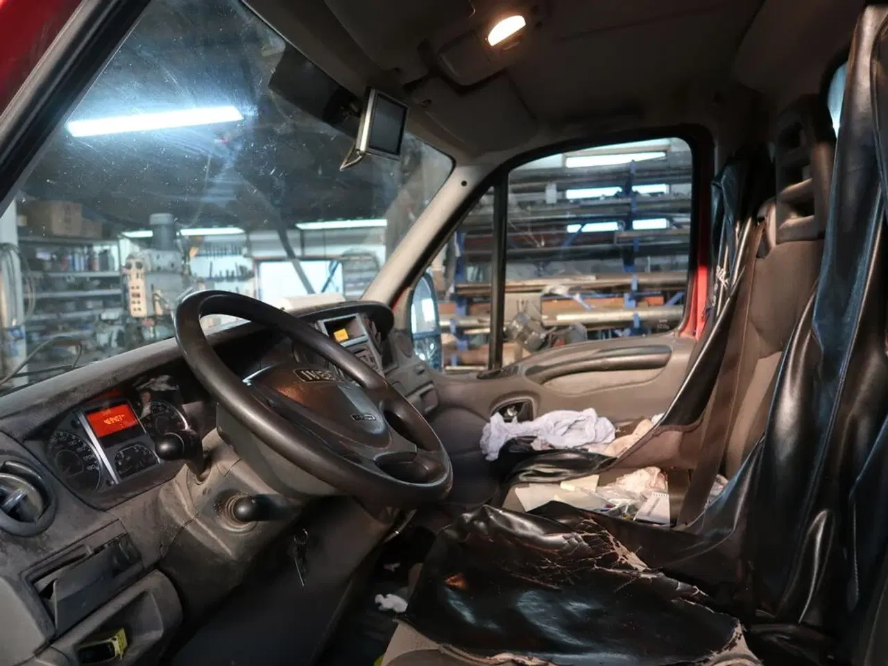 Billede 13 - Varebil IVECO 35s14av (15,6m3)eu4 (indhold bag i bilen medfølger ikke)