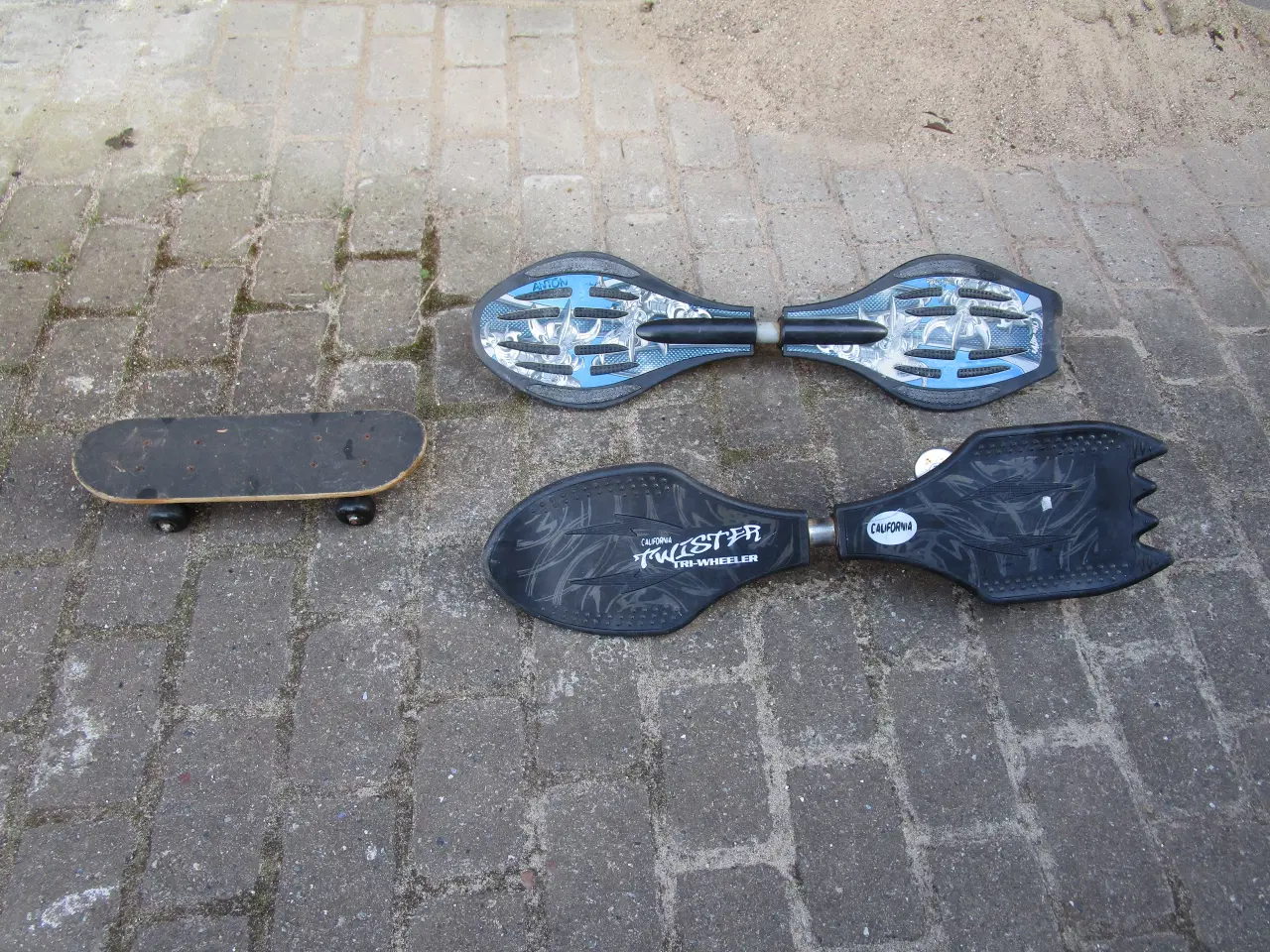 Billede 2 - Rulleskøjter/skateboard