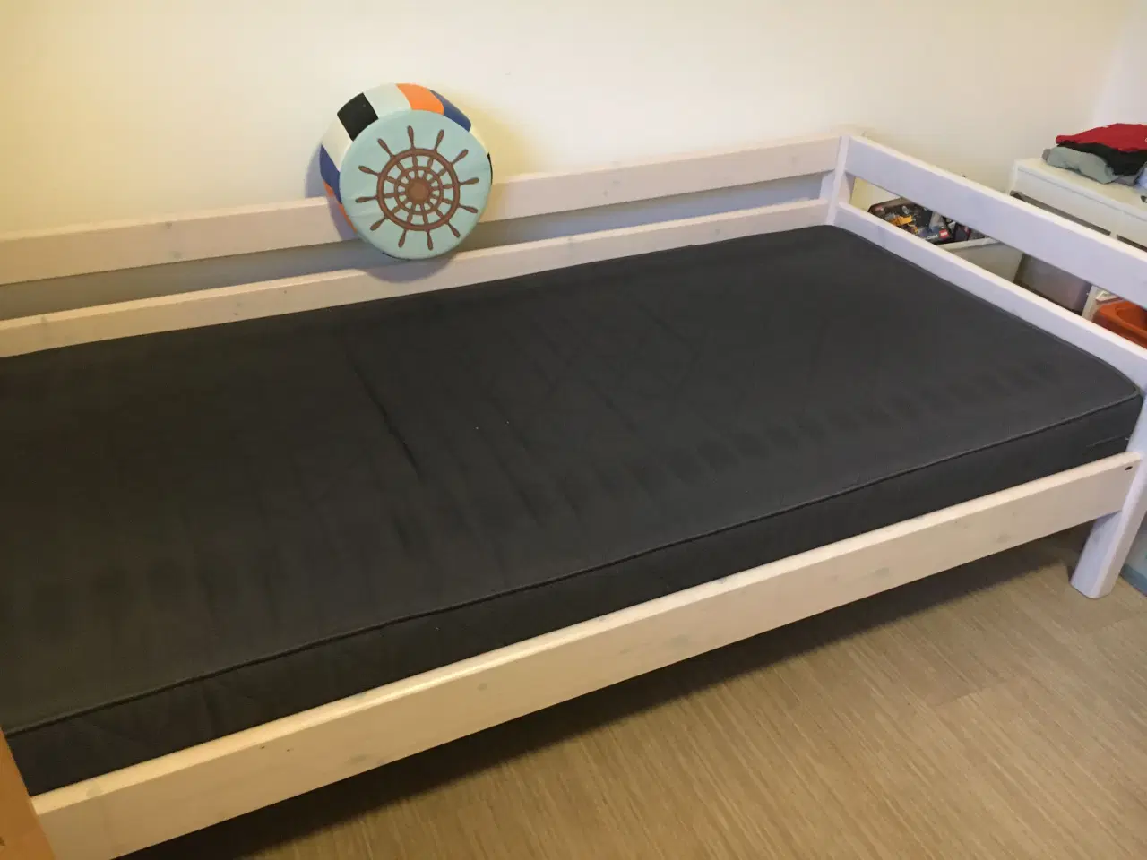 Billede 1 - FLEXA seng med lamelbund og madras 