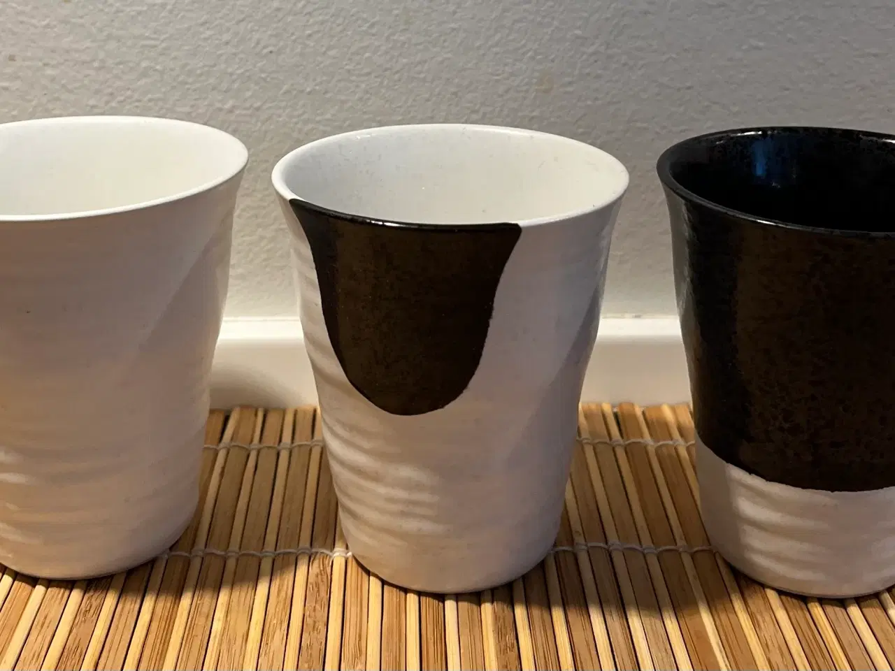 Billede 1 - Et sæt unikke keramikkrus i sort-hvid - 3 stk.