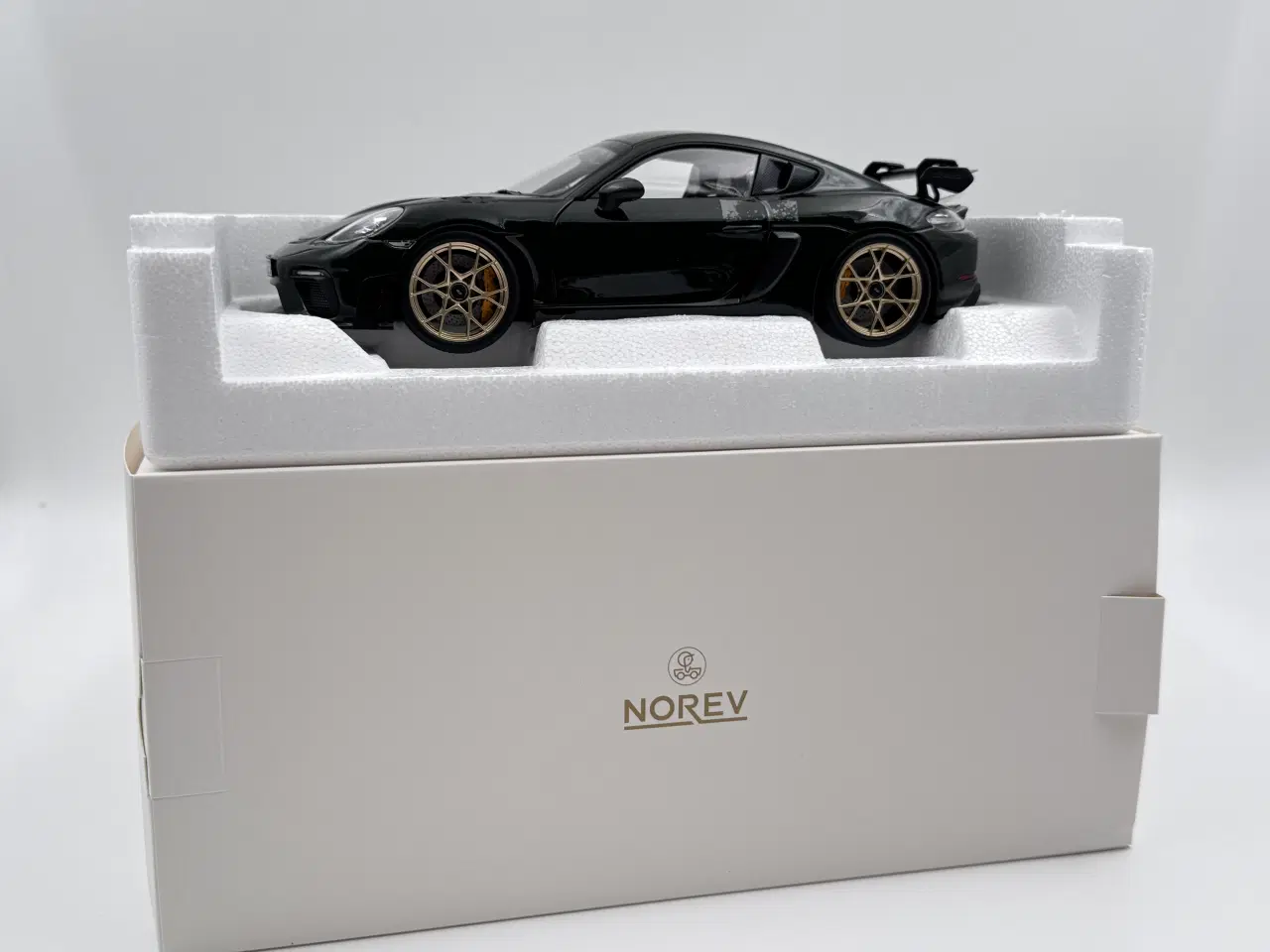 Billede 14 - 2023 Porsche Cayman GT4 RS Weissach Pack 1:18