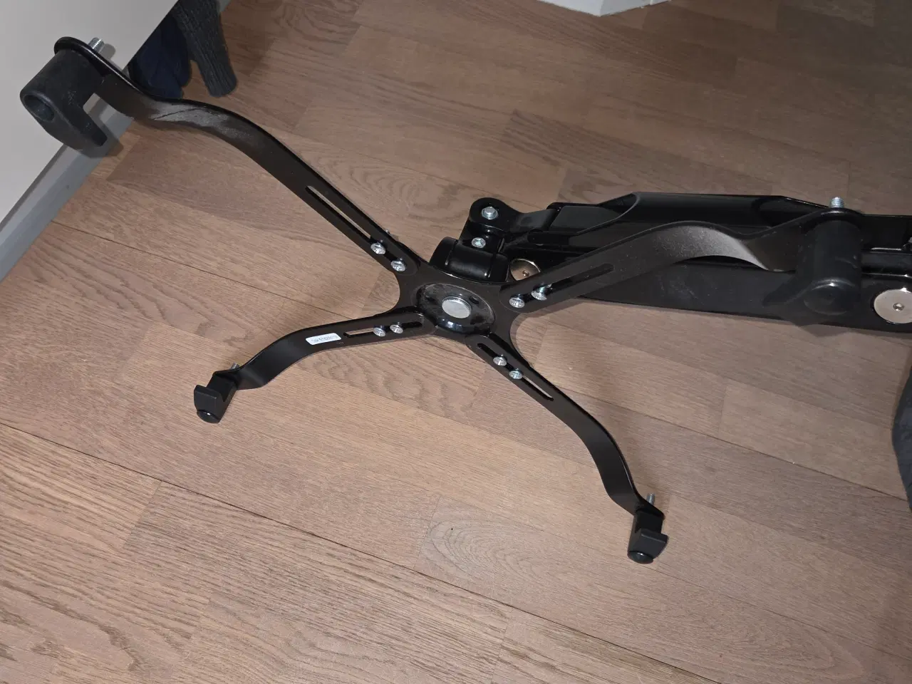 Billede 3 - Monitorholder til 3 skærme, bord montering