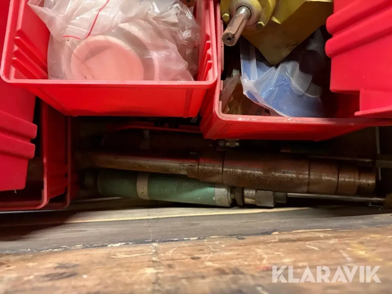 Billede 12 - Samlet lot - Rotan pumper, reol og afdækning