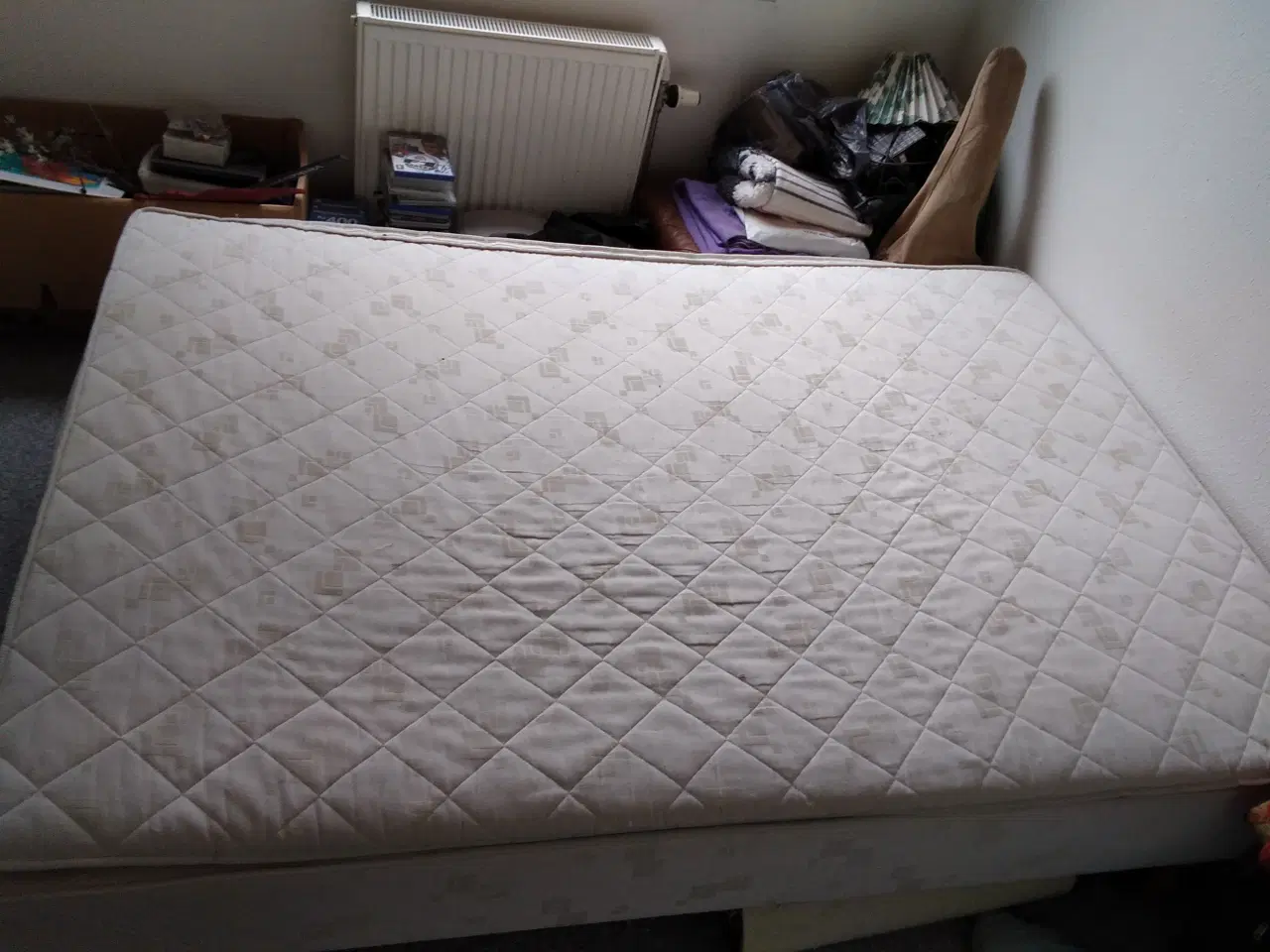 Billede 2 - Seng 140x200 cm med topmadras 