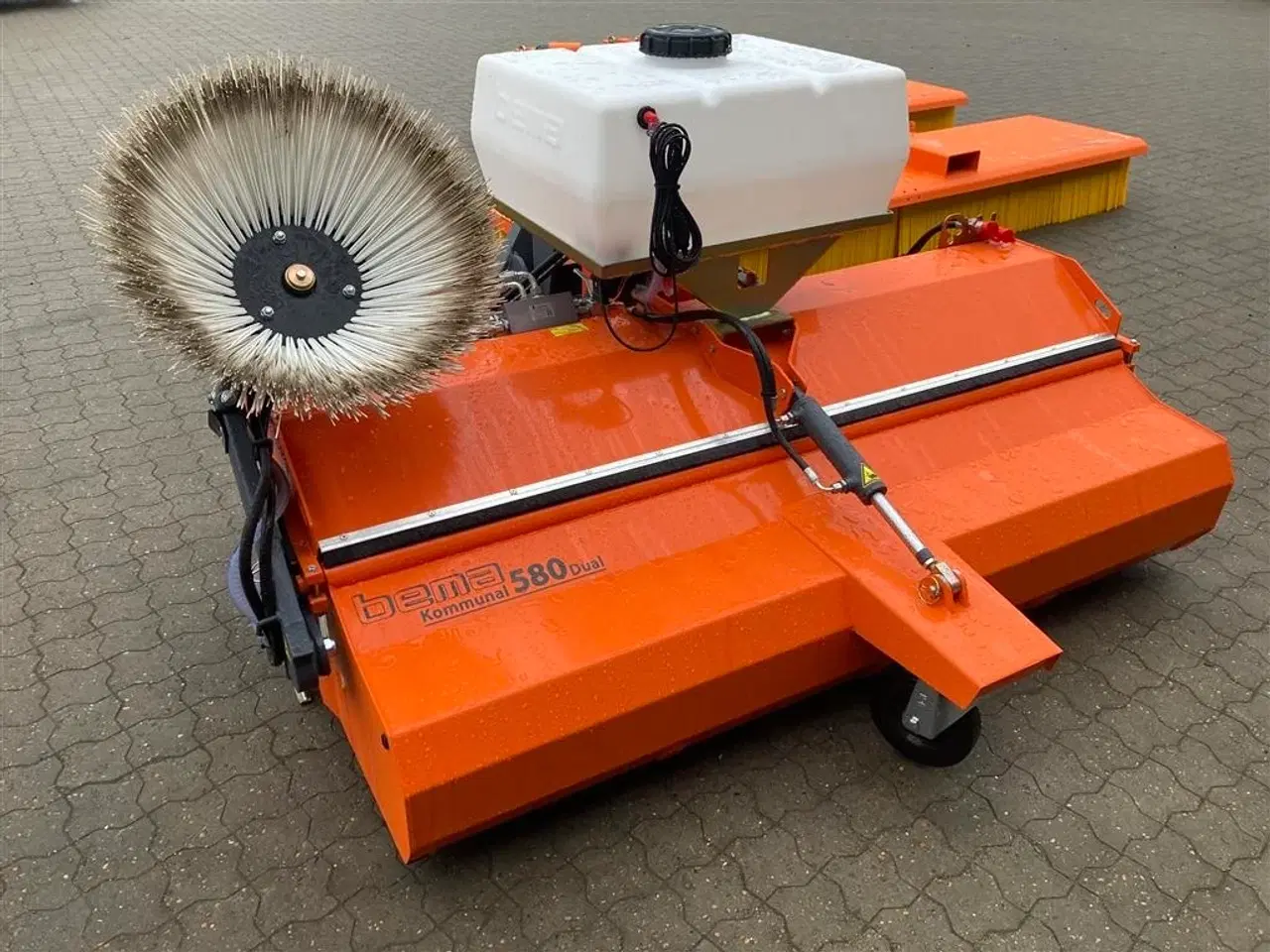 Billede 1 - Multi-Clean 580 Dual opsamlerkasse, vandtank og sidebørste