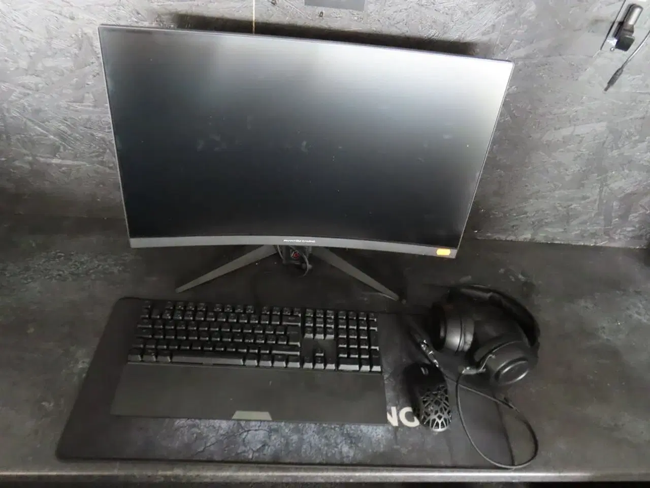 Billede 1 - 27" curved gaming monitor, ASROCK PHANTOM GAMING pg27f15rs1a