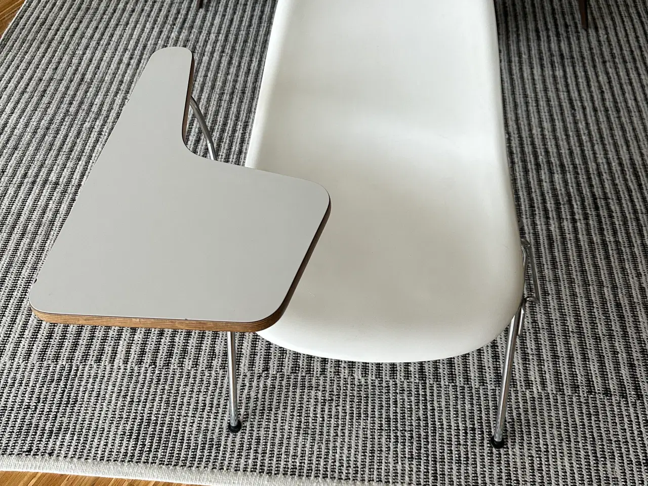 Billede 4 - Eames stol med bord