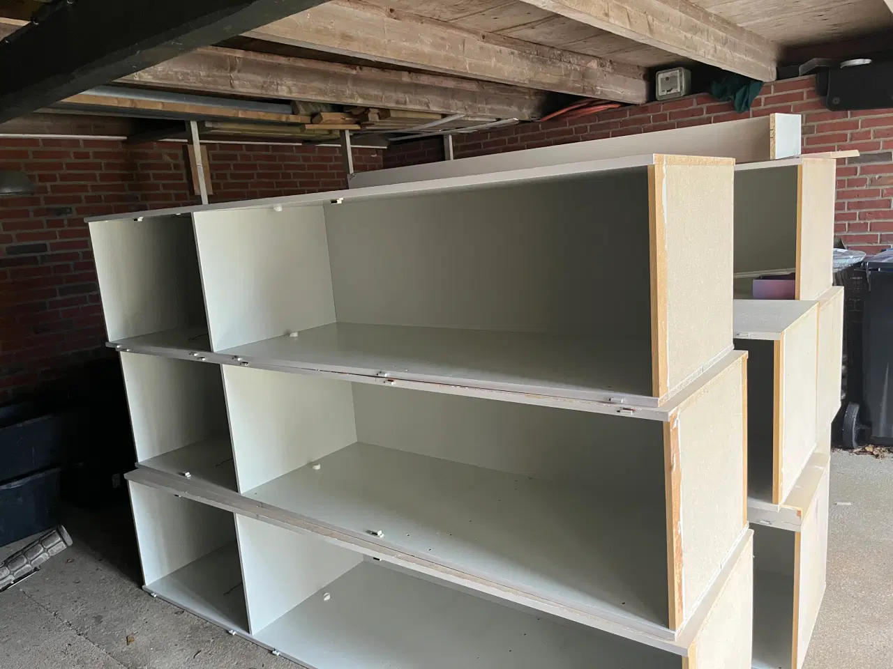 Billede 5 - Gratis garderobeskabe med tilbehør