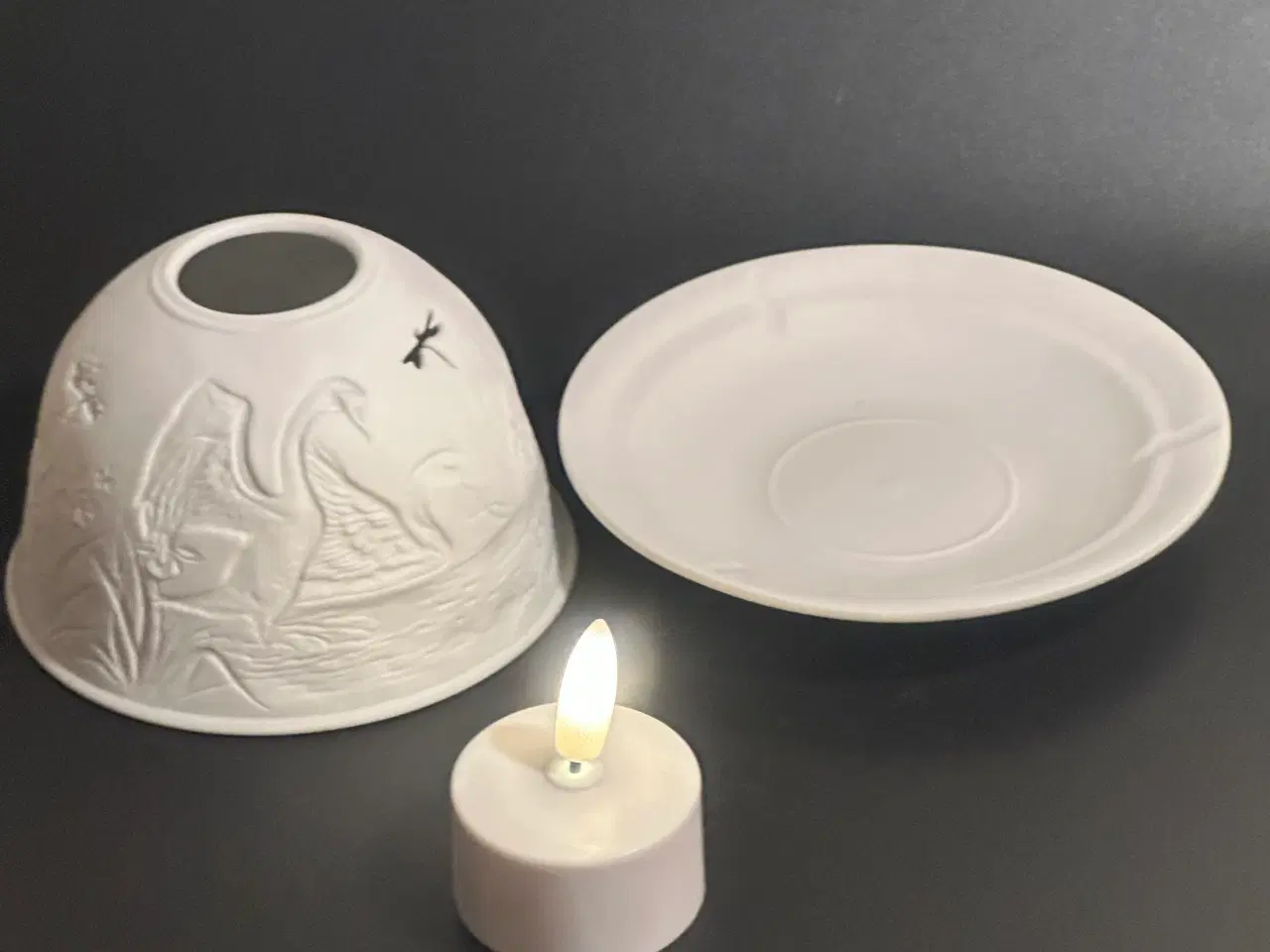 Billede 5 - Fyrfadslysholder “Svanepar” af fin porcelæn