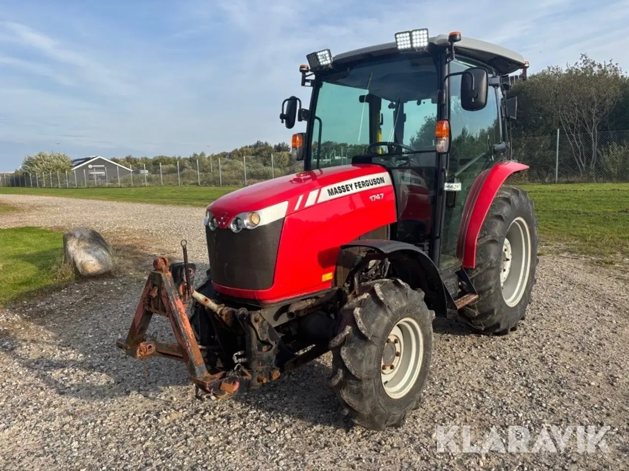 Billede 1 - Traktor Massey Ferguson 1747 4WD + Ekstra hjulsæt
