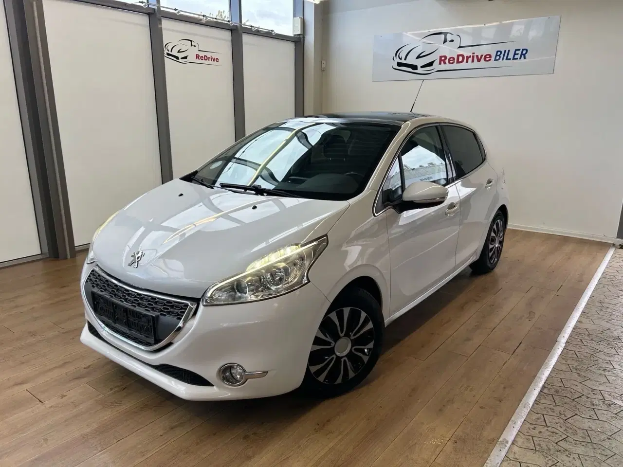 Billede 2 - Peugeot 208 1,2 VTi Allure Sky 82HK 5d