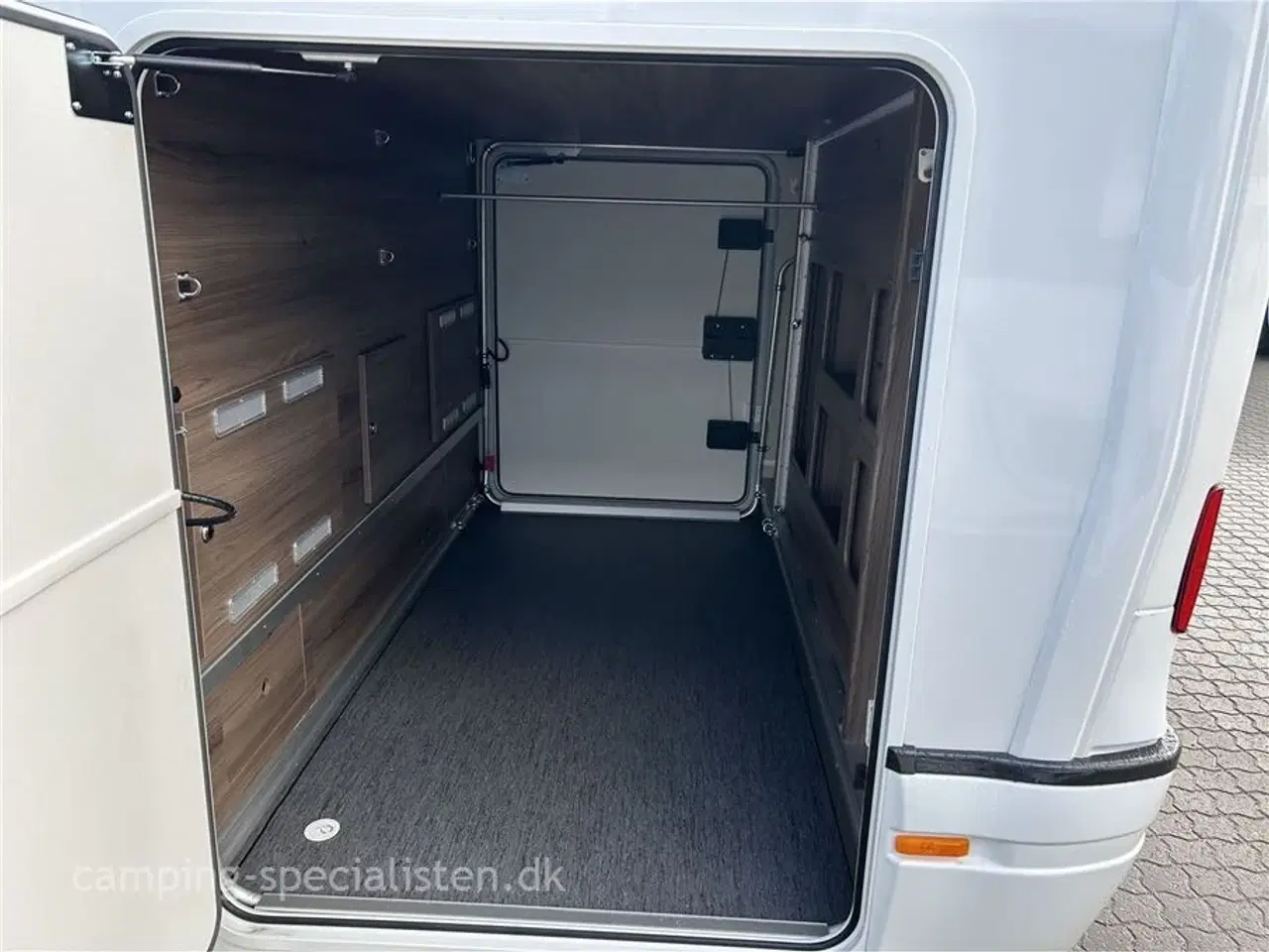 Billede 4 - 2026 - Kabe Travel Master Crown I 780 LGB   Kabe Crown i 780 LGB 2026 - Kan nu  ses  hos Camping-Specialisten.dk