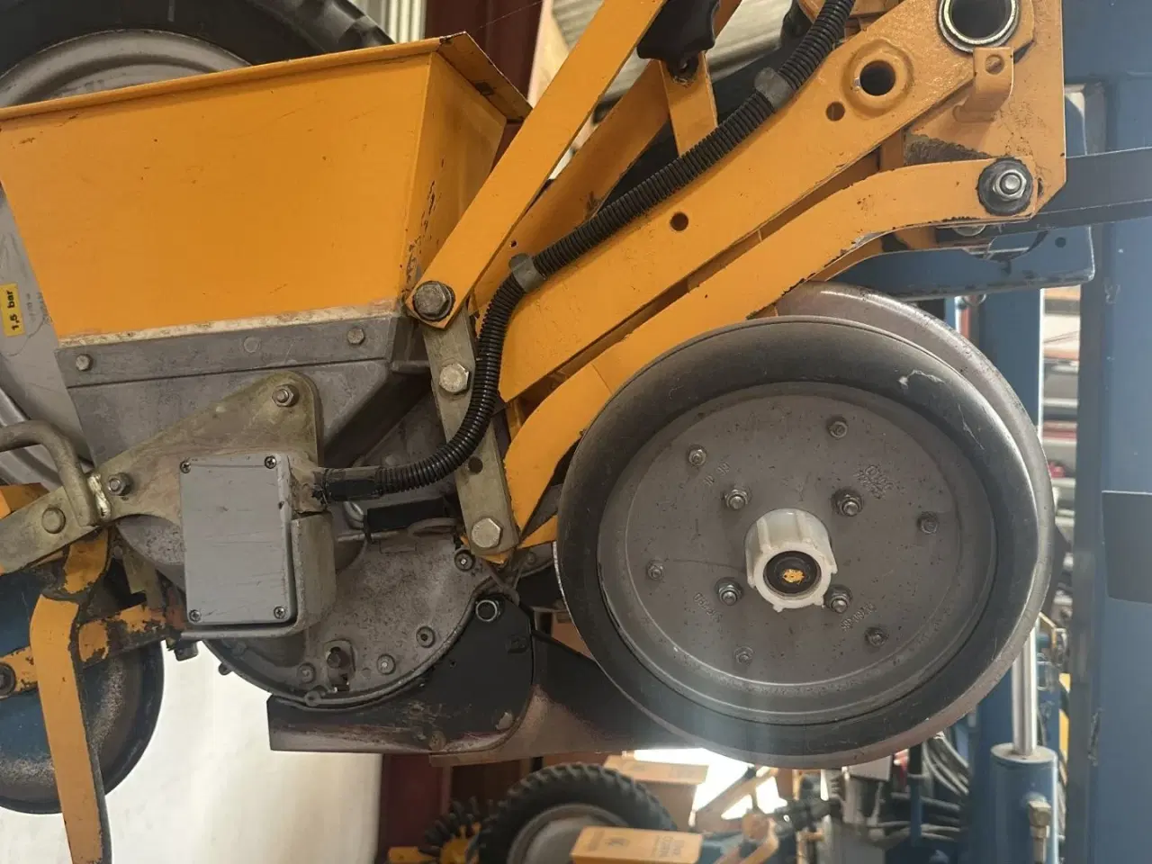 Billede 3 - Kleine Unicorn 3, 12 rækket. Med skær til direkte såning. Utrolig velholdt såmaskine.