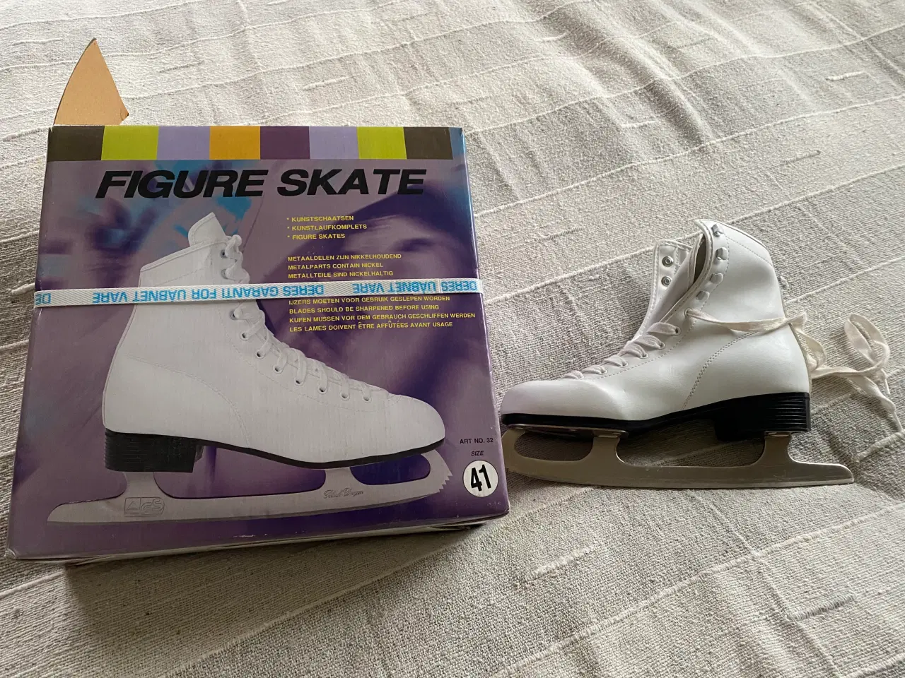 Billede 2 - Hvid kunstskøjte str. 41