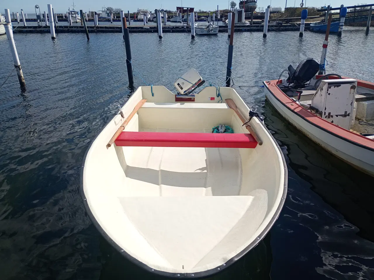 Billede 1 - Jolle inkl. Ny serviceret 6hk envirude motor