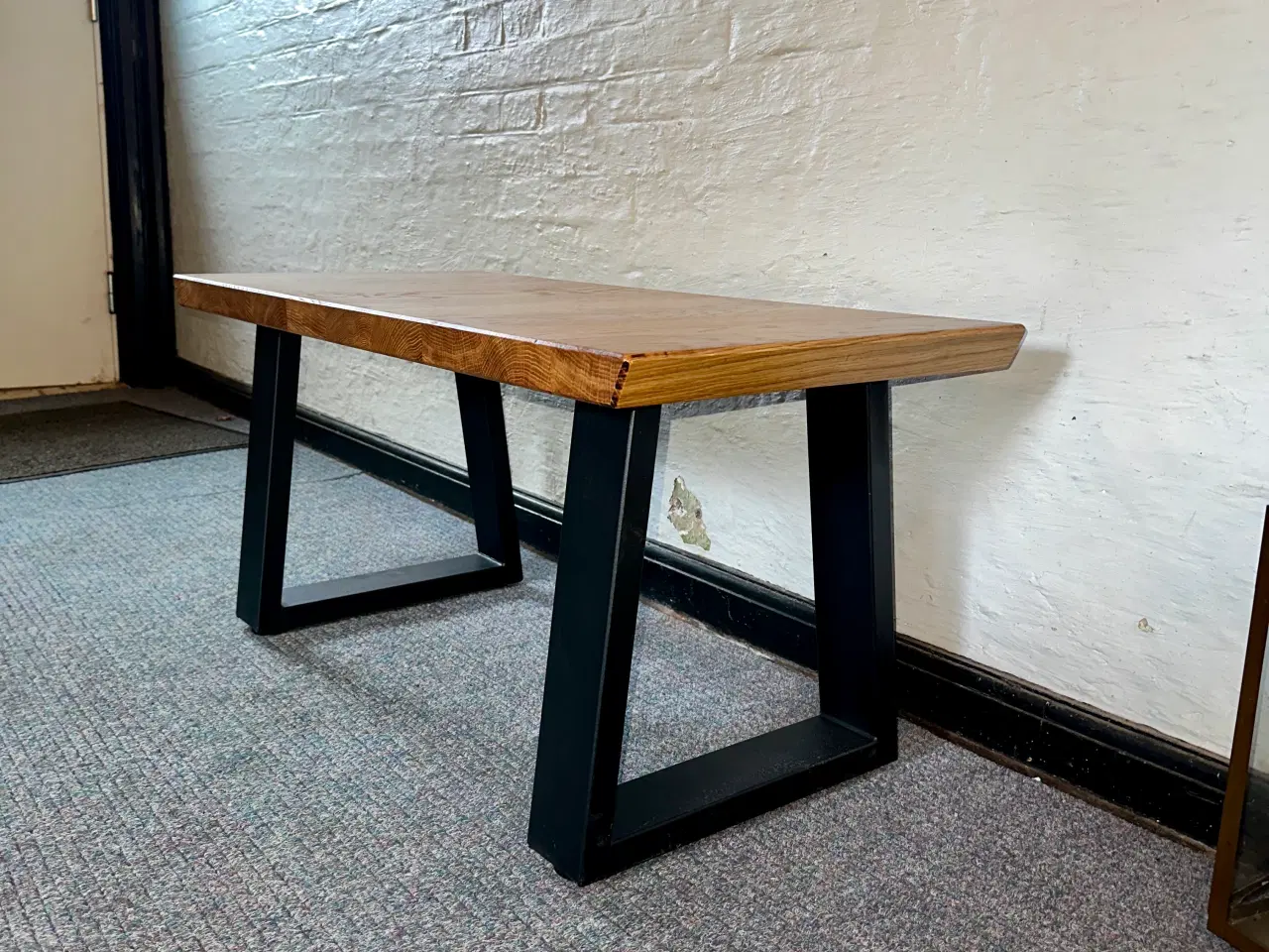 Billede 3 - Massiv egetræsbænk med sorte stålben