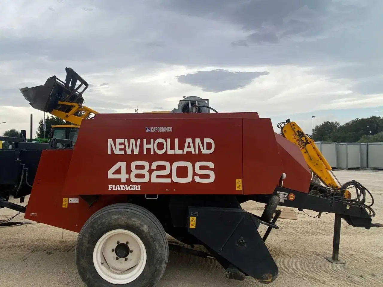 Billede 1 - Søger - New Holland 4820s, D710, Hesston 4600.