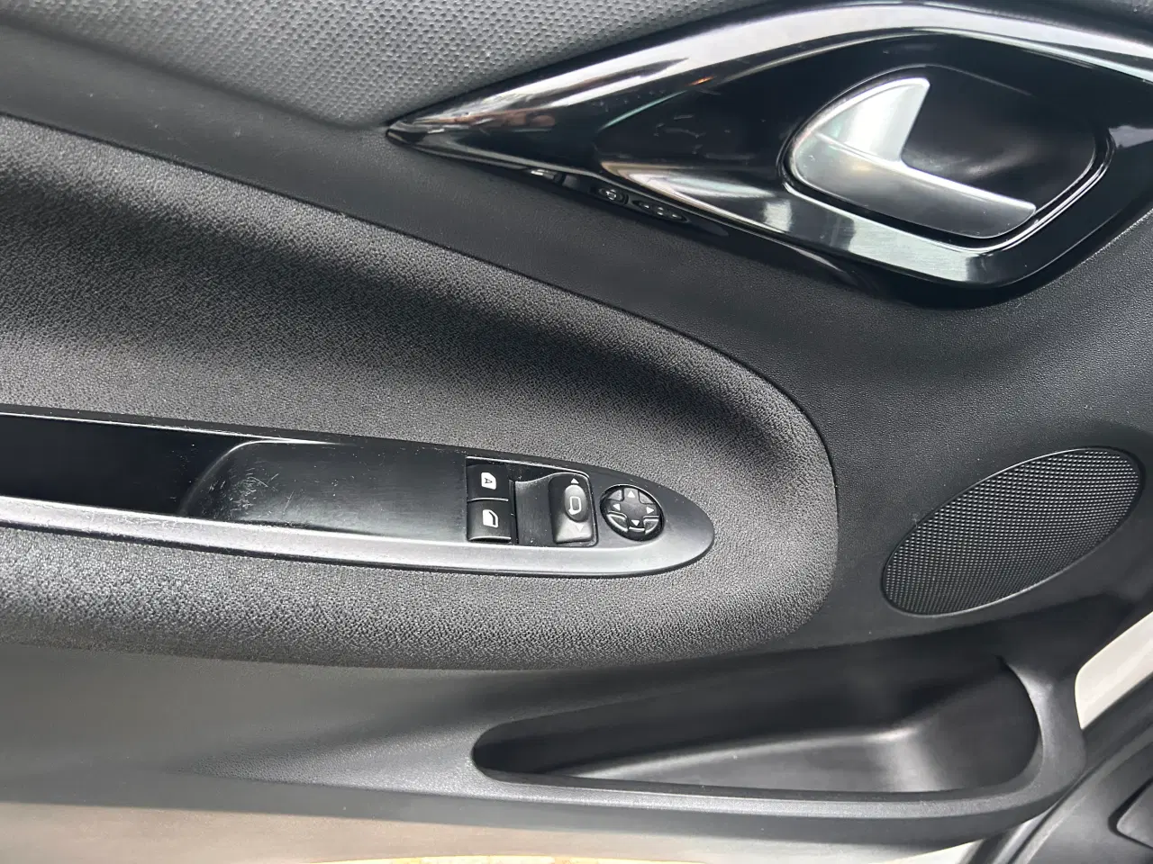 Billede 9 - DS 3 1.6 HDi – Økonomisk og velholdt bil til salg.